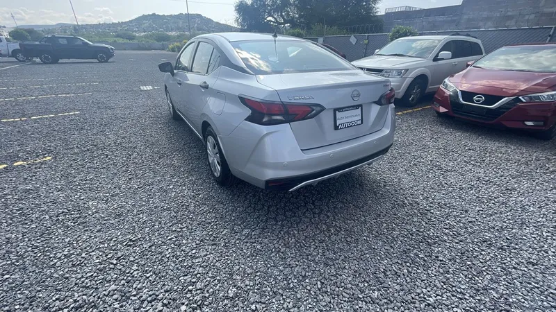Nissan Versa 2024