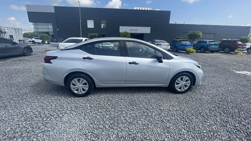 Nissan Versa 2024
