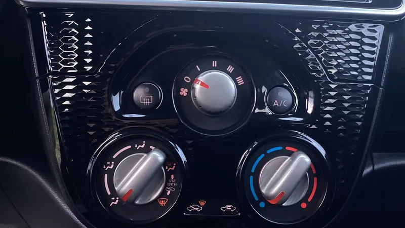 Nissan March 2022