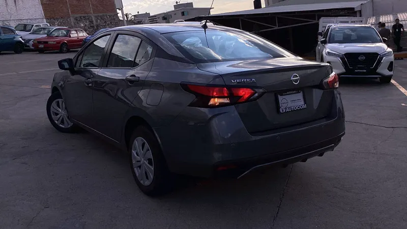 Nissan Versa 2023