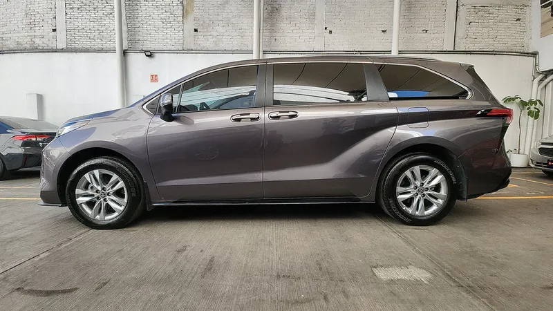 Toyota Sienna 2023