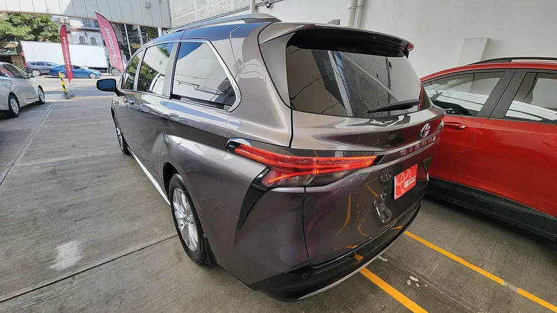 Toyota Sienna 2023