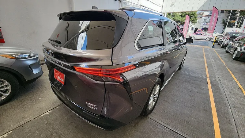 Toyota Sienna 2023