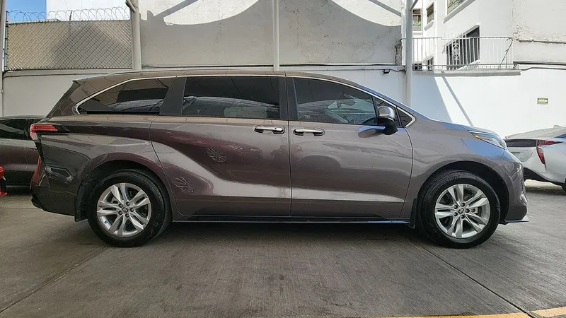 Toyota Sienna 2023