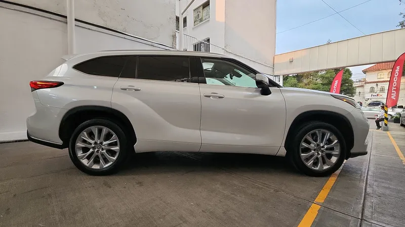 Toyota Highlander 2023