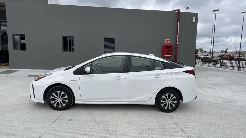 Toyota Prius 2021