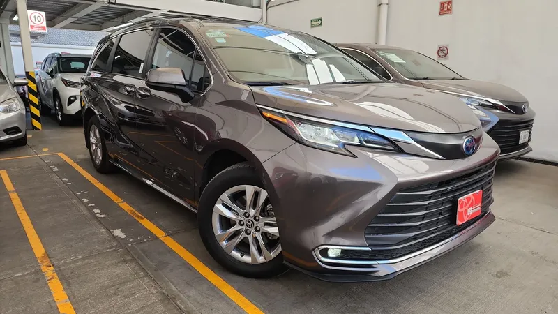 Toyota Sienna 2023