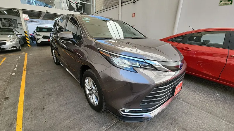 Toyota Sienna 2023