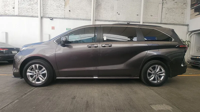 Toyota Sienna 2023