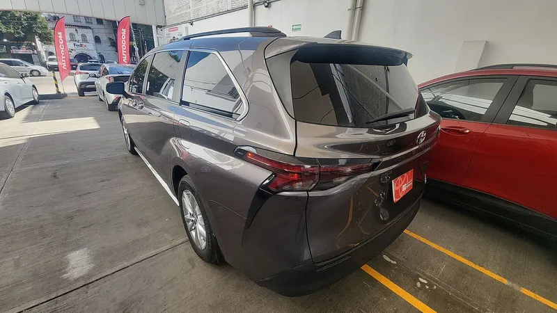 Toyota Sienna 2023