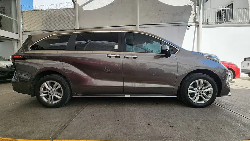 Toyota Sienna 2023