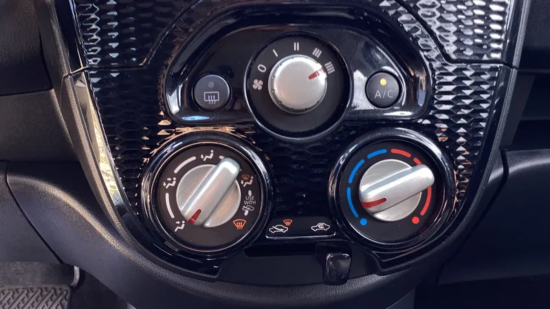 Nissan March 2022