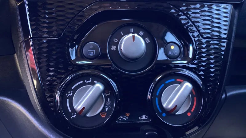 Nissan March 2023