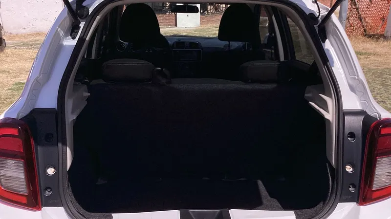 Nissan March 2023