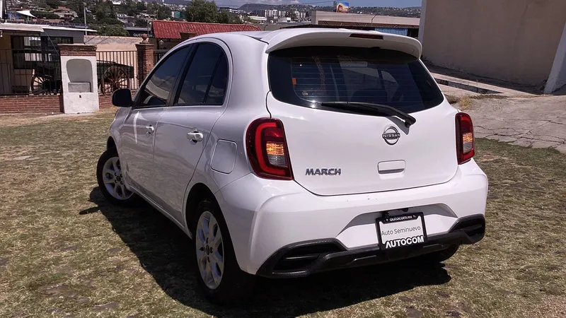 Nissan March 2023
