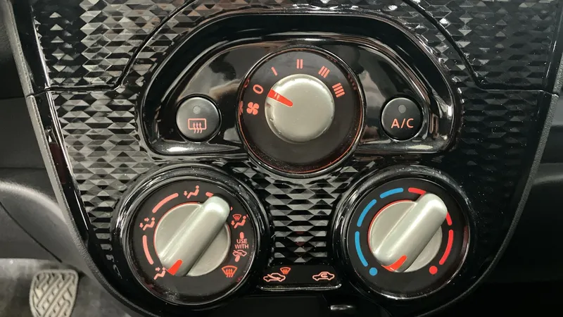 Nissan March 2023