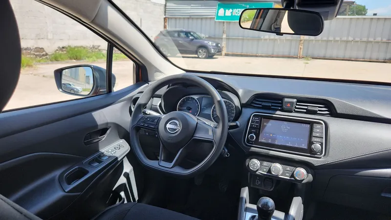 Nissan Versa 2024