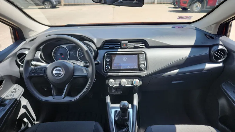 Nissan Versa 2024