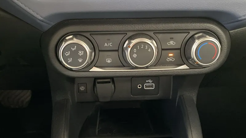 Nissan Versa 2023