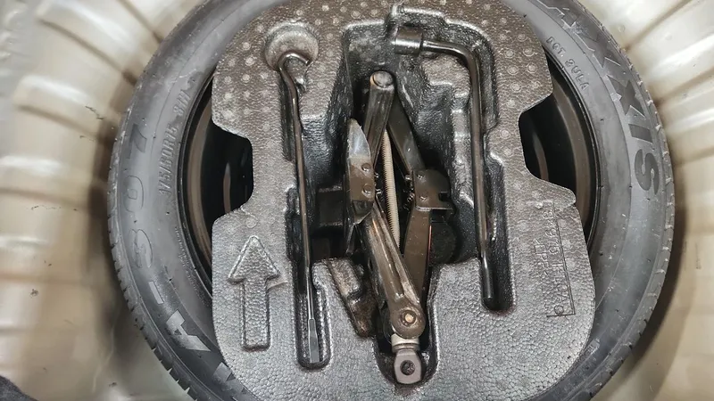 Nissan March 2018