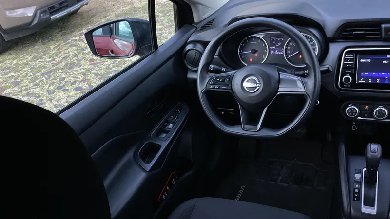 Nissan Versa 2023