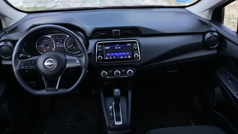 Nissan Versa 2023