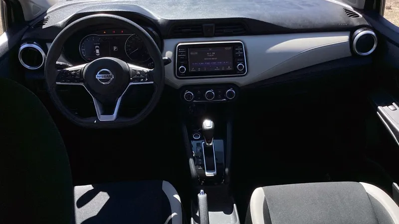 Nissan Versa 2021