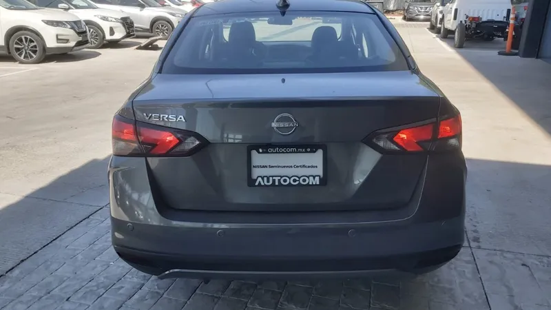 Nissan Versa 2024