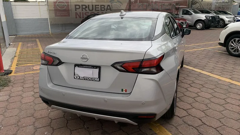 Nissan Versa 2020